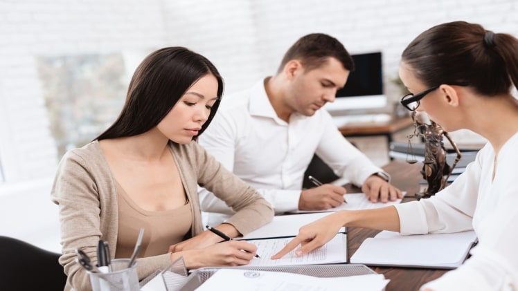How much does it cost to hire a divorce attorney in Appleton?