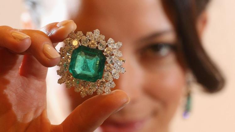 The History and Evolution of Colored Gemstones Jewelry